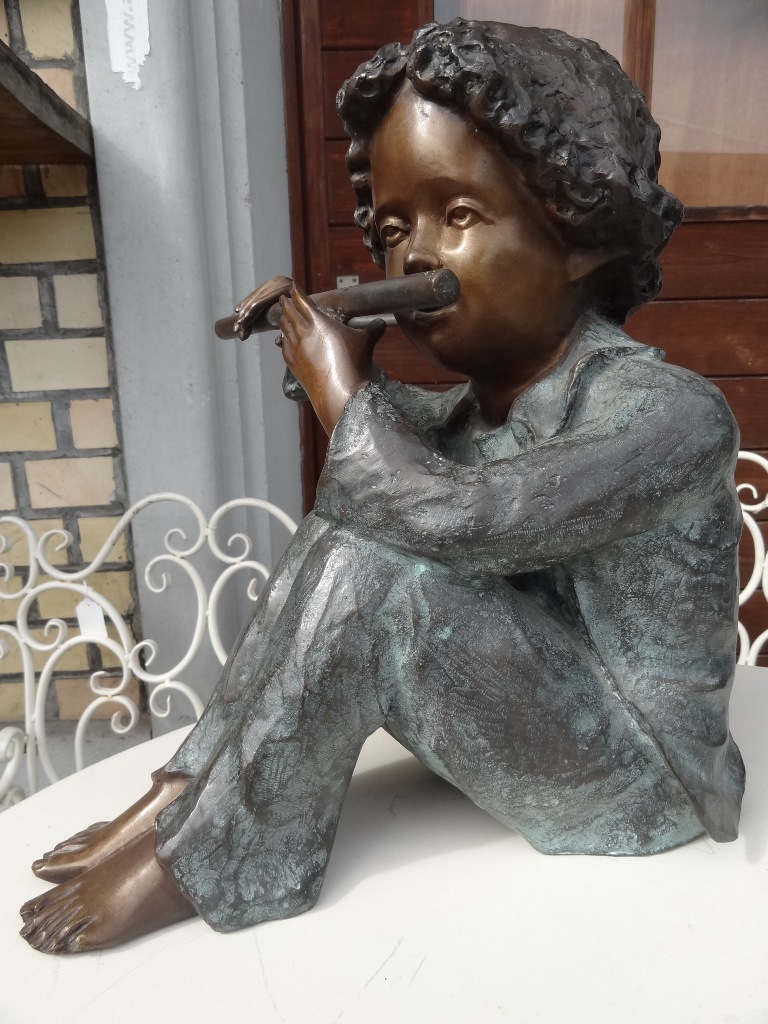 Bronzefigur Flötenspielerin / verkauft